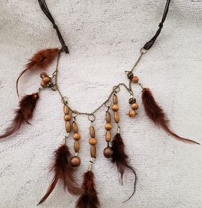 Feather wooden beads necklace